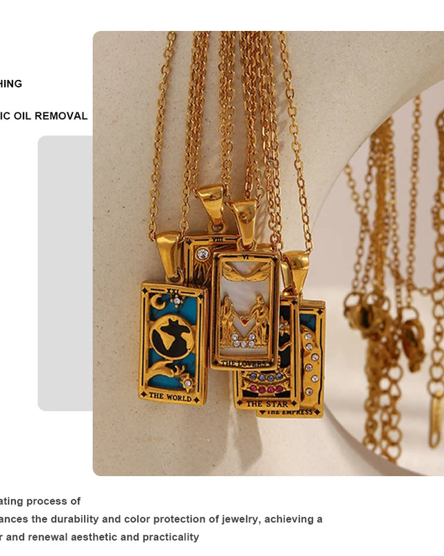 Collana con ciondolo a forma di tarocchi – Acciaio inossidabile e zirconi – Placcata oro 18 carati – Elegante e resistente gioiello da donna