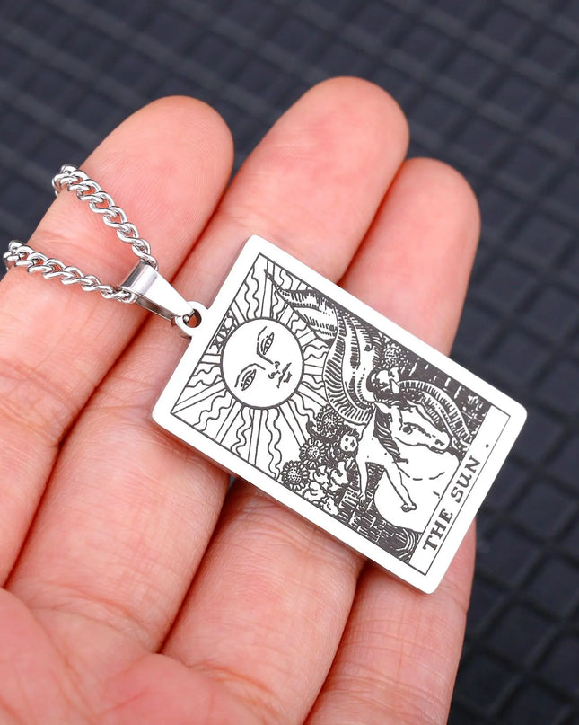 Collana con ciondolo a forma di tarocchi in acciaio inossidabile – Stella / Sole / Luna – Stile etnico unisex